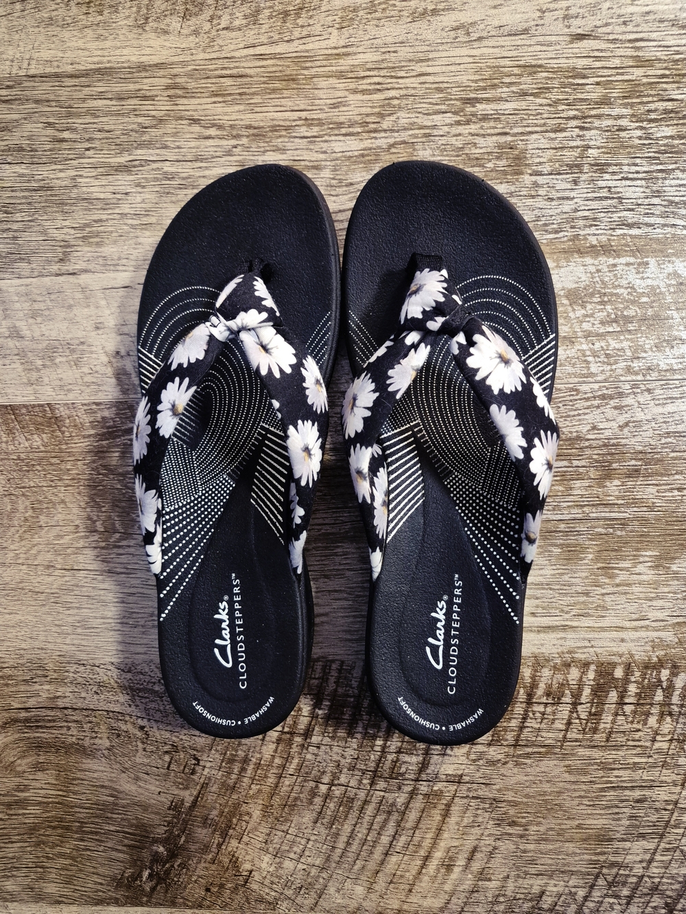 Clarks Cloudsteppers Black Daisy Print Sandals